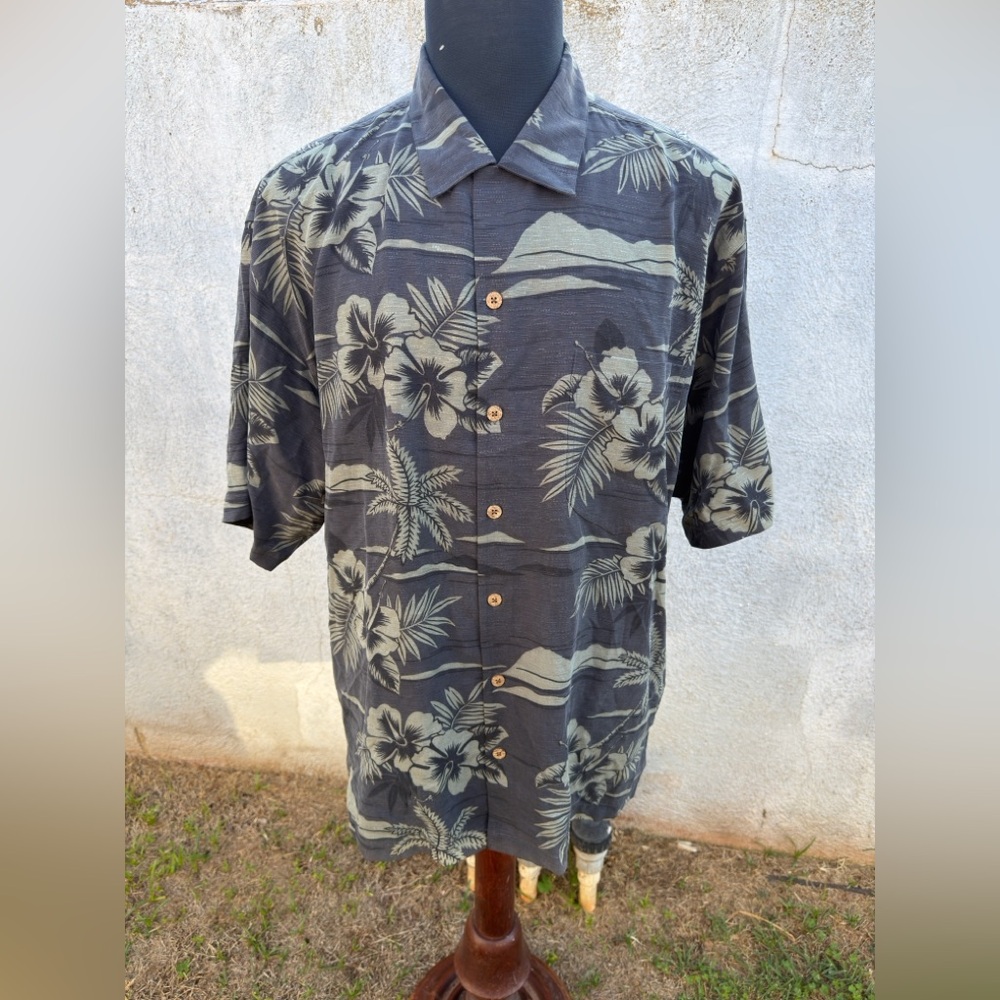 PreOwned Tommy Bahama Hawaiian Print Multicolored Men's Large 100% Silk